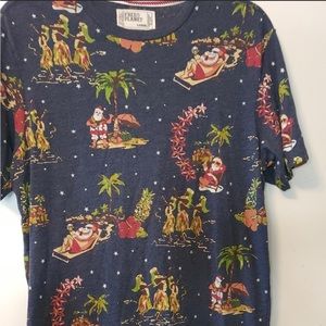 Free Planet Christmas Tee Size Large GUC